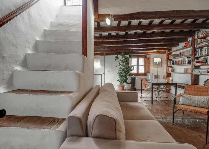 Aralinn By Hello Homes *